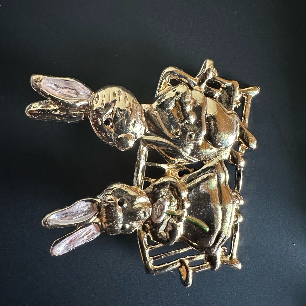 Gold Bunny Couple Brooch - Picture 5 of 6